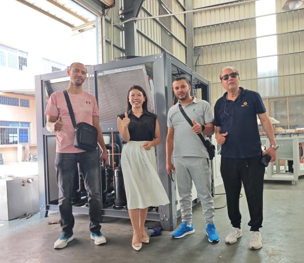 サウジアラビアのお客様のカスタム受付が正常に完了しました! 40HP 空冷産業用チラーは品質の評判を築き、冷却装置は世界中でよく売れています